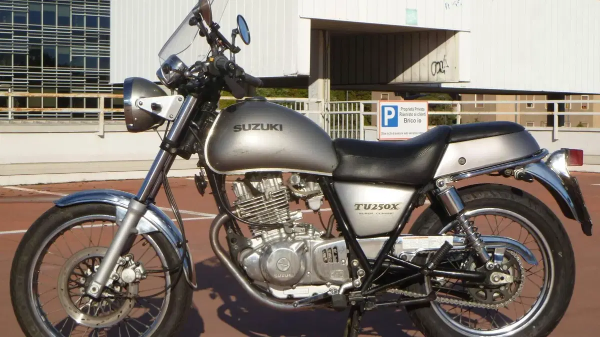 Suzuki TU 250 XX Super Classic (1996 - 00)  (7)