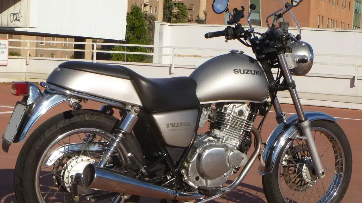 Suzuki TU 250 XX Super Classic (1996 - 00)  (9)