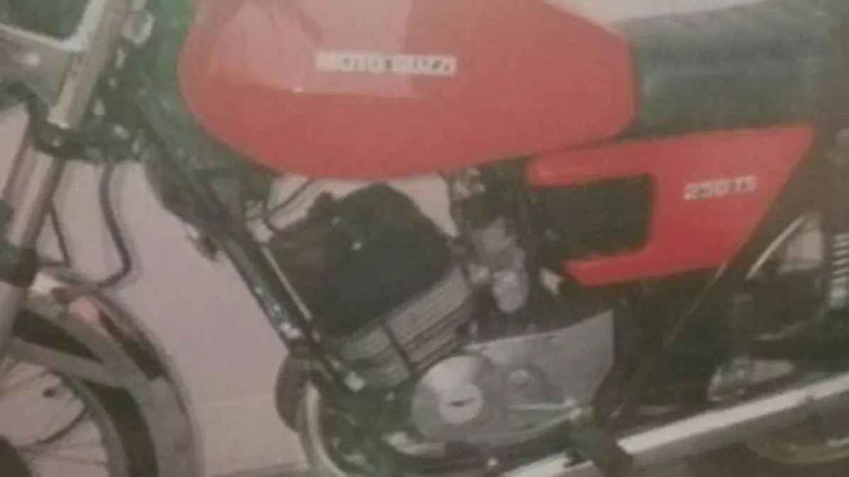 Moto Guzzi V9 Bobber Sport (2019 - 20) 