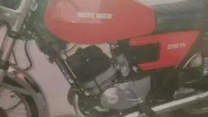 Moto Guzzi V9 Bobber Sport (2019 - 20) 