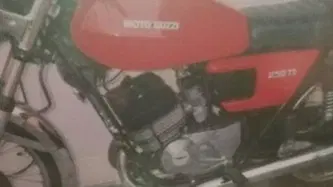 Moto Guzzi V9 Bobber Sport (2019 - 20)