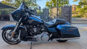 Harley-Davidson 107 Street Glide (2017 - 19) - FLHX  (3)