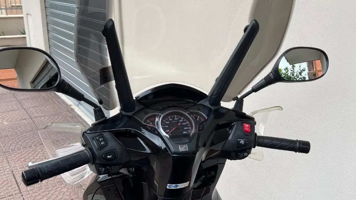Honda SH 300 i ABS (2016 - 20)  (2)