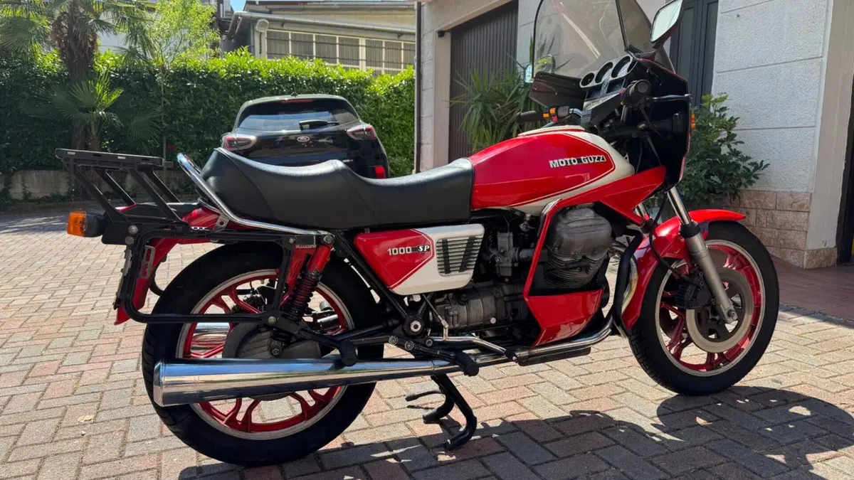 Moto Guzzi   (2)