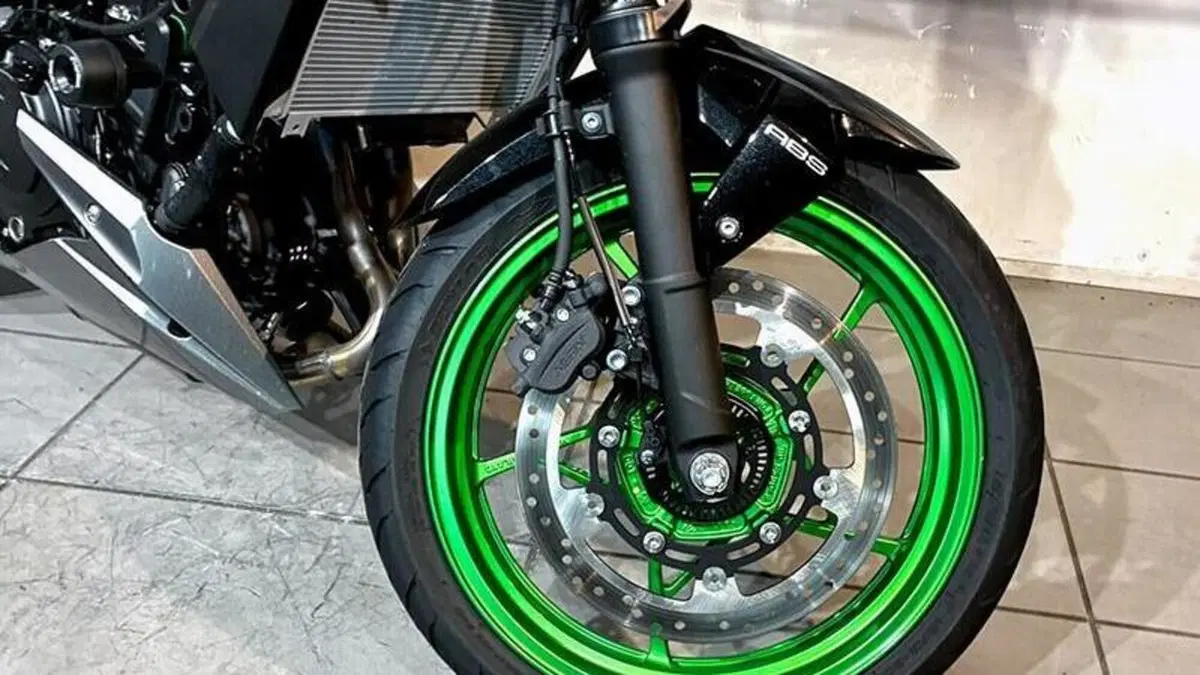 Kawasaki Z 500 SE (2024 - 27)  (5)