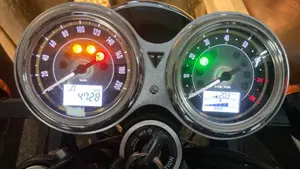 Triumph Bonneville T100 (2021 - 25)  (5)