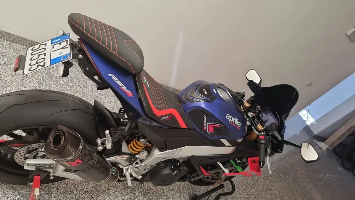 Aprilia RSV4 1100 Factory (2021 - 24)  (8)