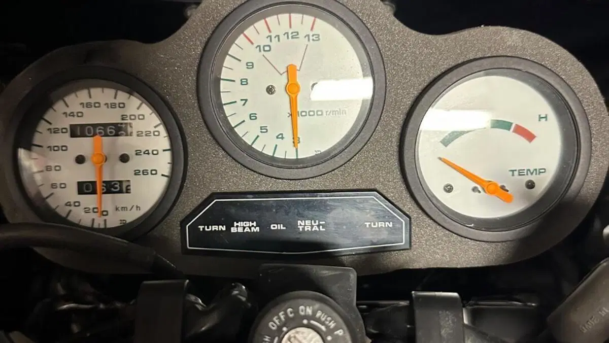 Suzuki   (16)