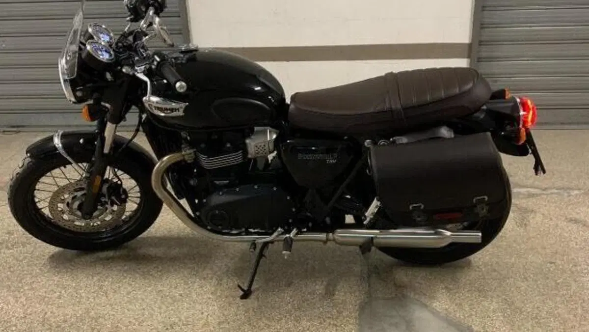 Triumph Bonneville T100 (2021 - 25)  (2)