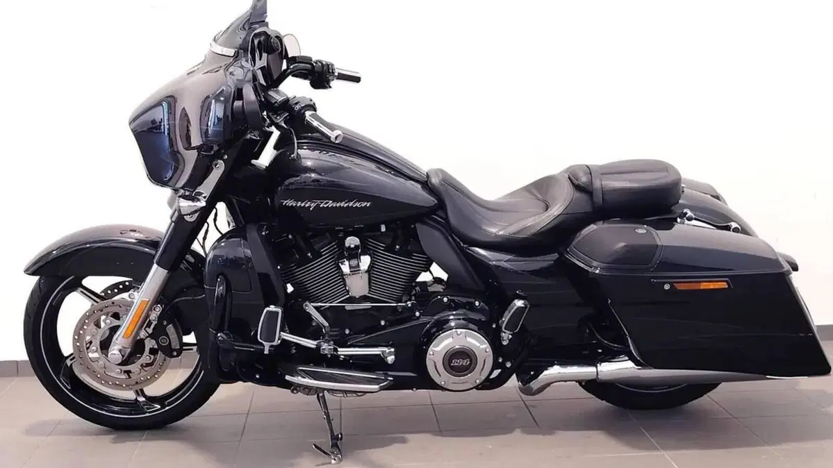 Harley-Davidson 114 Street Glide (2017)  (3)