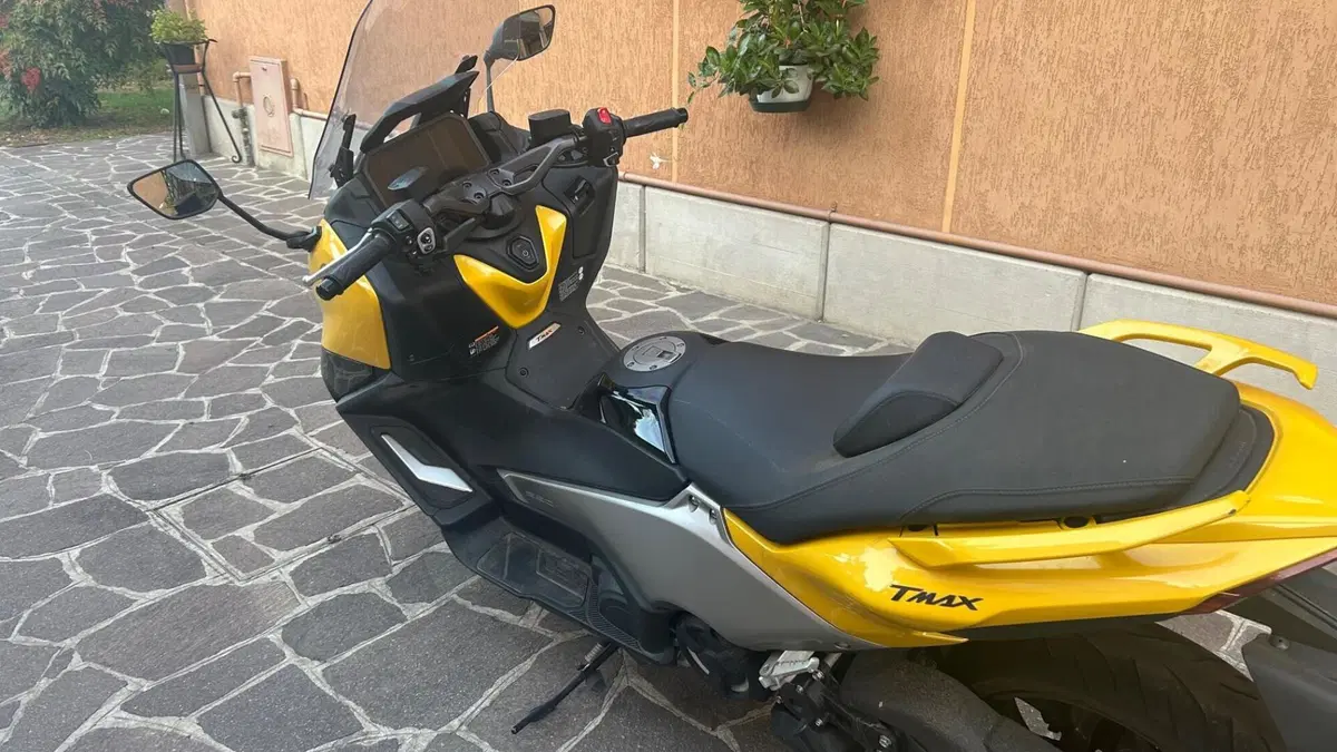 Yamaha T-Max 560 (2022 - 24)  (2)
