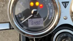 Triumph Bonneville T120 (2016 - 20)  (4)