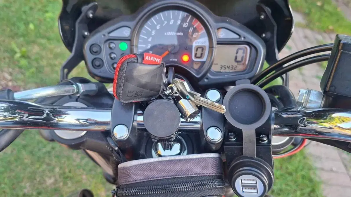 Suzuki Gladius 650 SFV (2009 - 15)  (3)