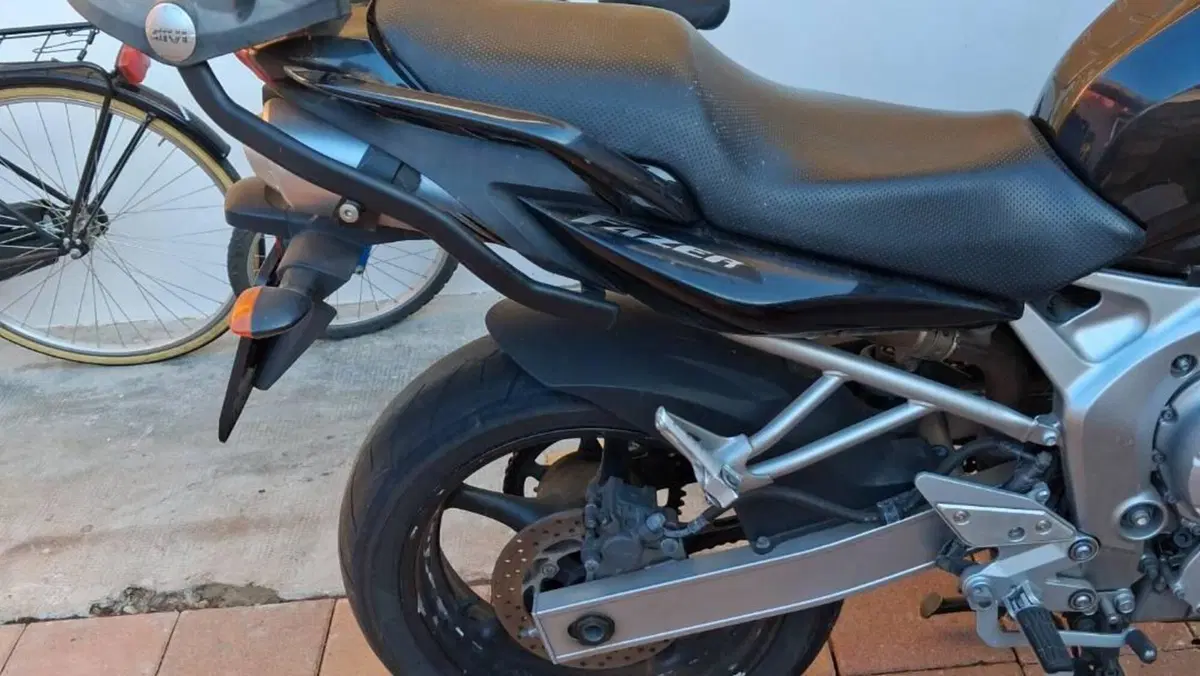 Yamaha FZ6 Fazer (2004 - 07)  (10)