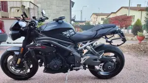 Triumph Speed Triple 1050 RS (2018 - 20)  (2)
