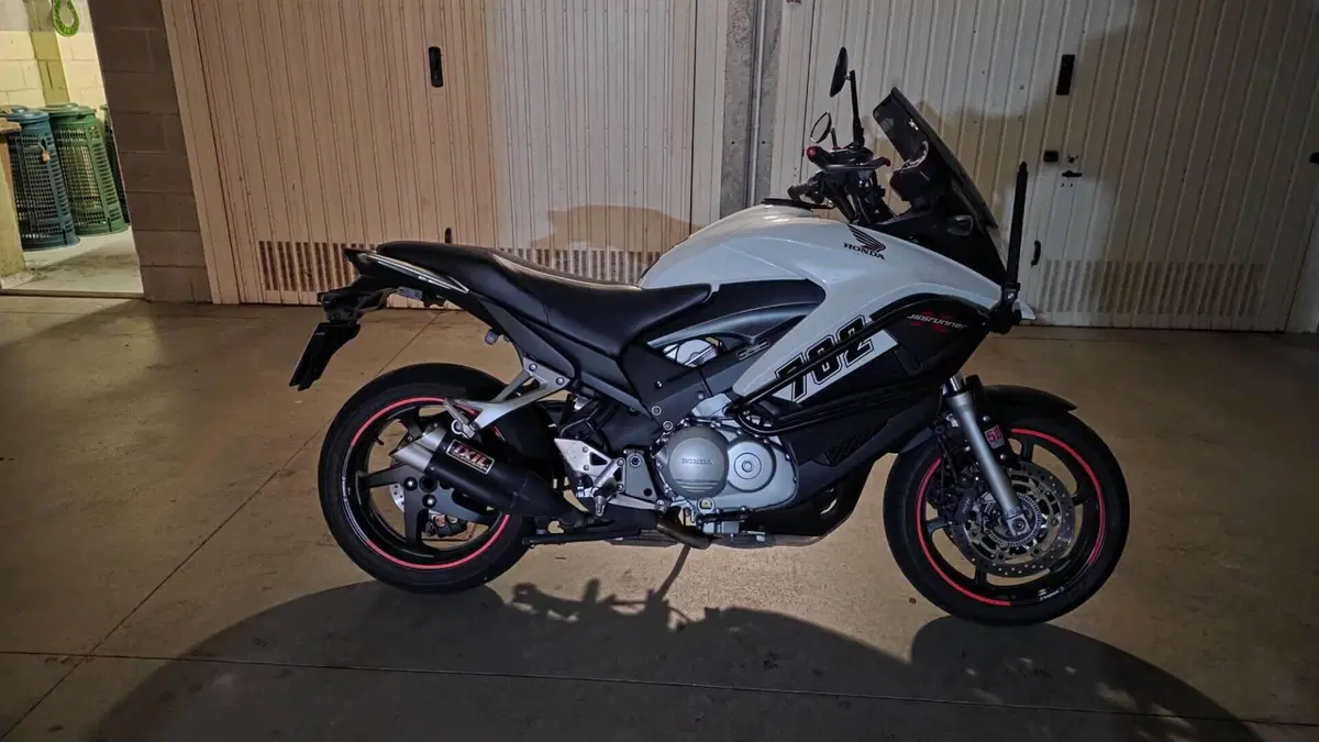 Honda Crossrunner ABS (2010 - 14)  (2)