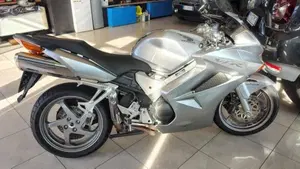 Honda VFR 800 (2002 - 05)  (2)