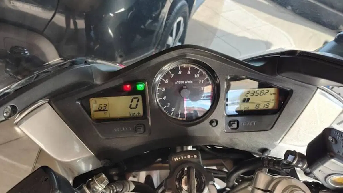 Honda VFR 800 (2002 - 05)  (4)