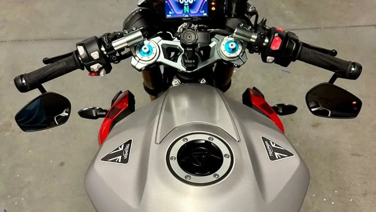 Triumph Street Triple 765 RX (2026)  (2)