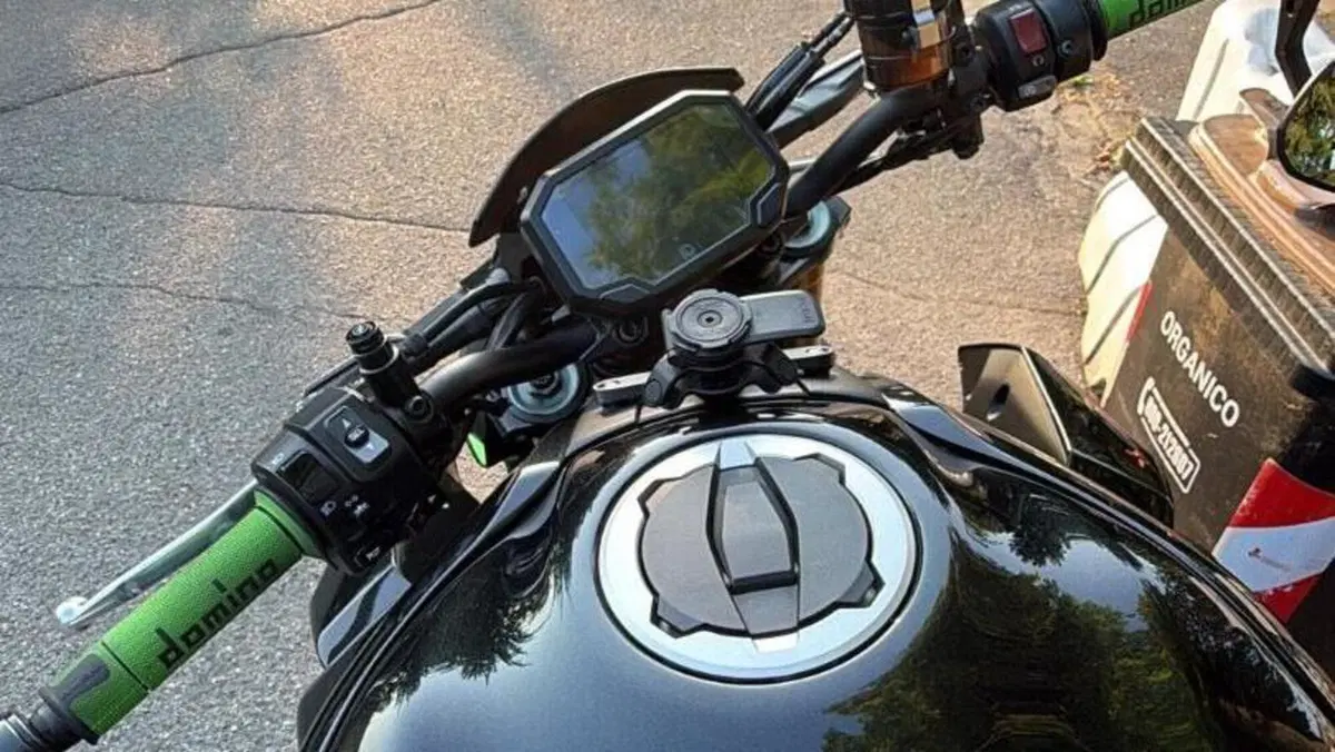 Kawasaki Z 900 SE (2022 - 24)  (9)