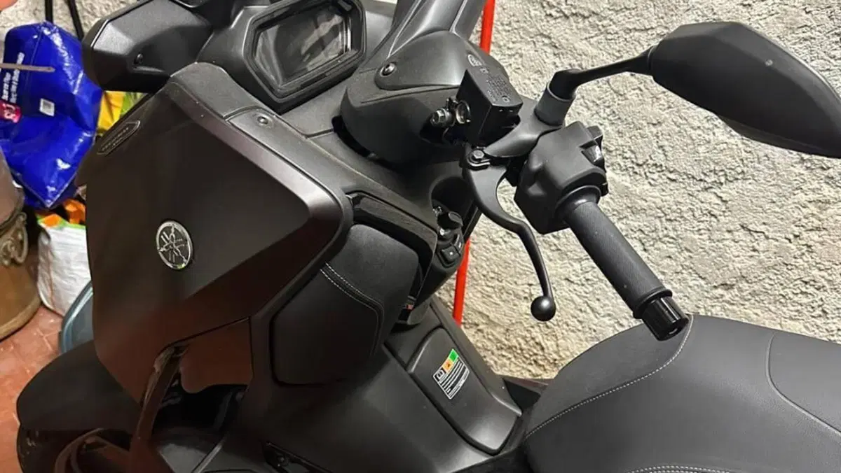 Yamaha X-Max 300 Tech Max (2021 - 24)  (3)