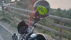 Royal Enfield Super Meteor 650 (2023 - 26)  (10)