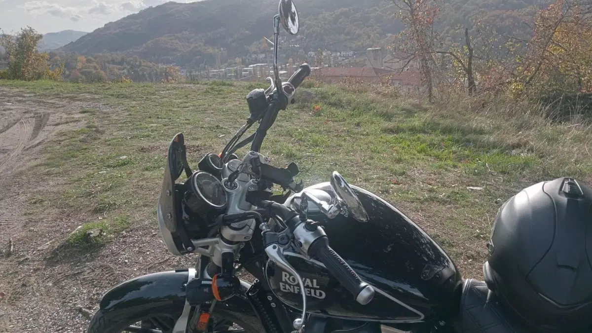 Royal Enfield Super Meteor 650 (2023 - 26)  (13)