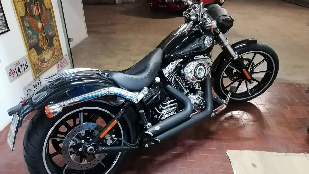 Harley-Davidson 1690 Breakout (2013 - 17) - FXSB  (2)