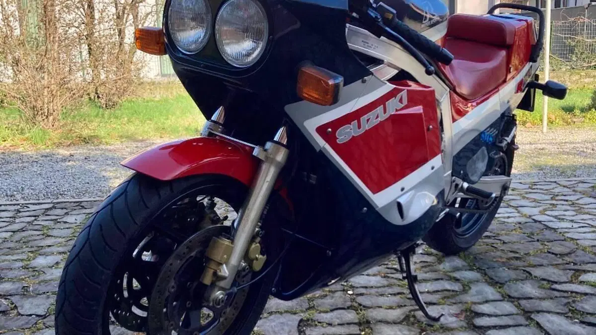 Suzuki   (4)