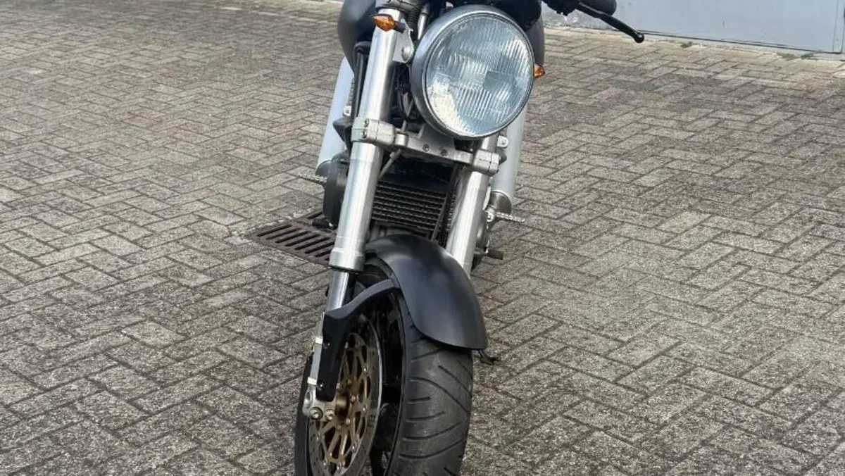 Ducati Monster 750 Dark (1999 - 02)  (2)