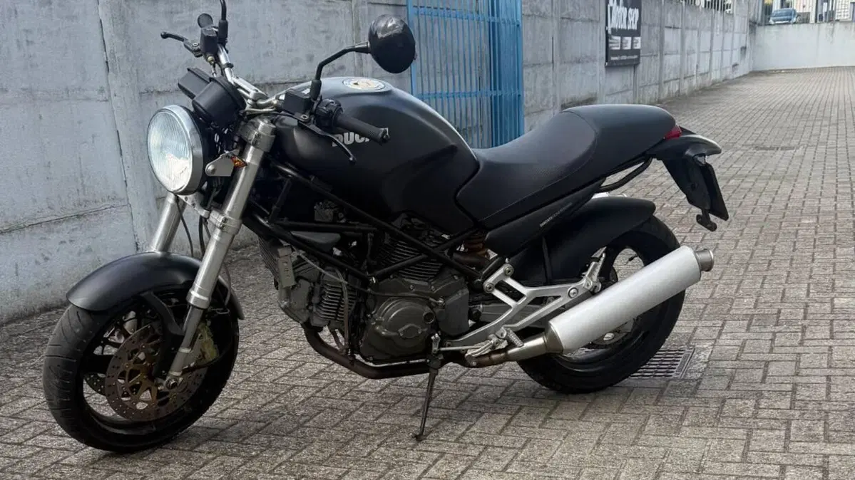 Ducati Monster 750 Dark (1999 - 02) 