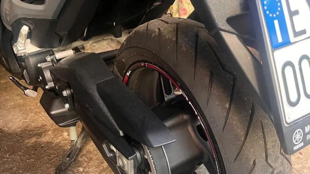 Yamaha T-Max 560 Tech Max (2021)  (7)