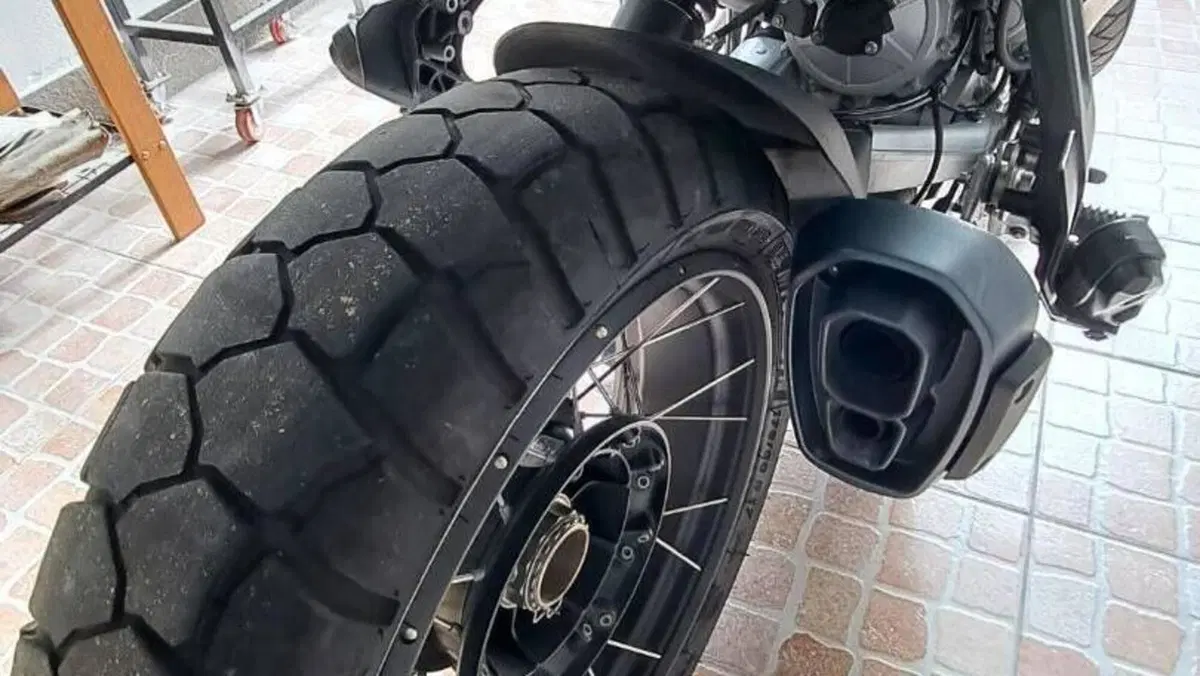 Moto Guzzi Stelvio (2024 - 26)  (2)