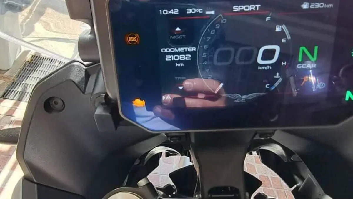 Moto Guzzi Stelvio (2024 - 26)  (7)
