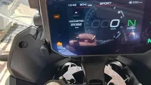 Moto Guzzi Stelvio (2024 - 26)  (7)