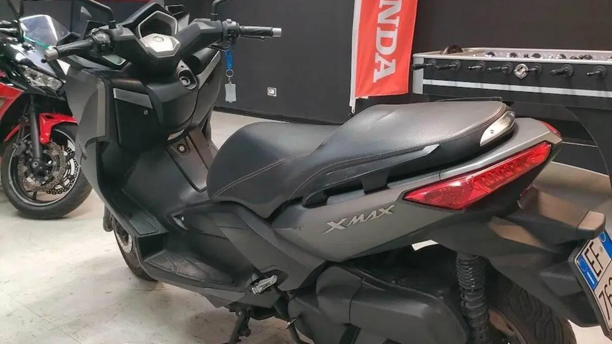 Yamaha X-Max 250 ABS (2014 - 16)  (3)