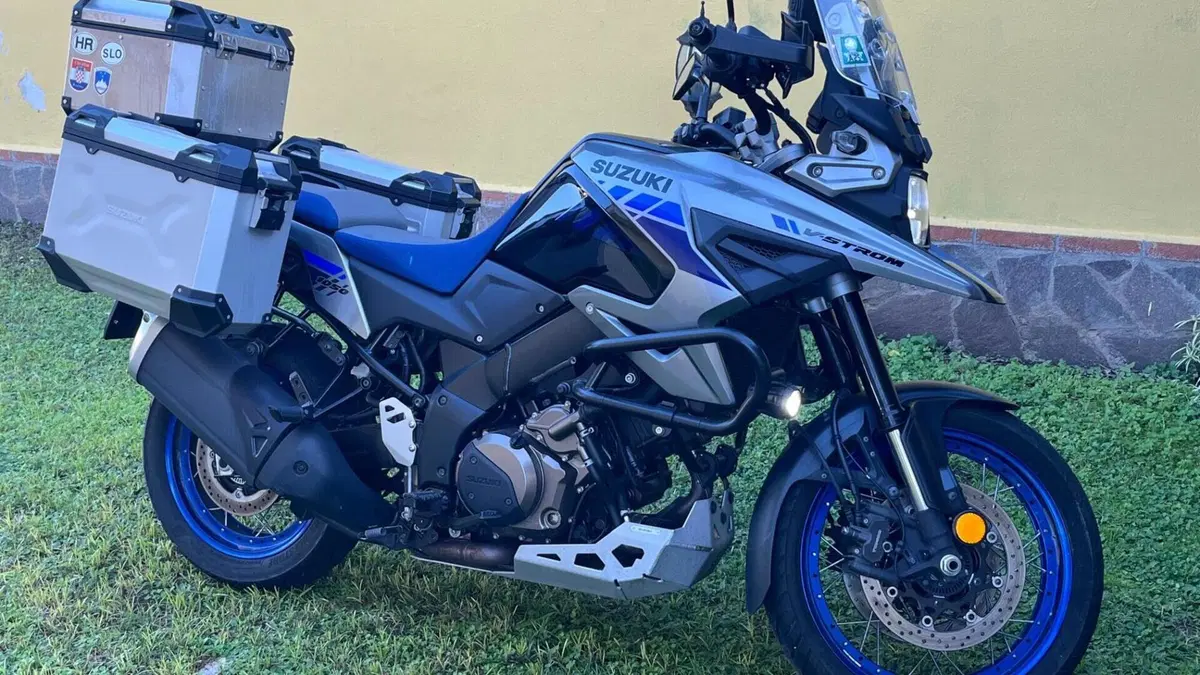 Suzuki V-Strom 1050XT (2020 - 23)  (2)