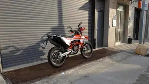 KTM 690 Enduro R (2026 - 27)  (3)