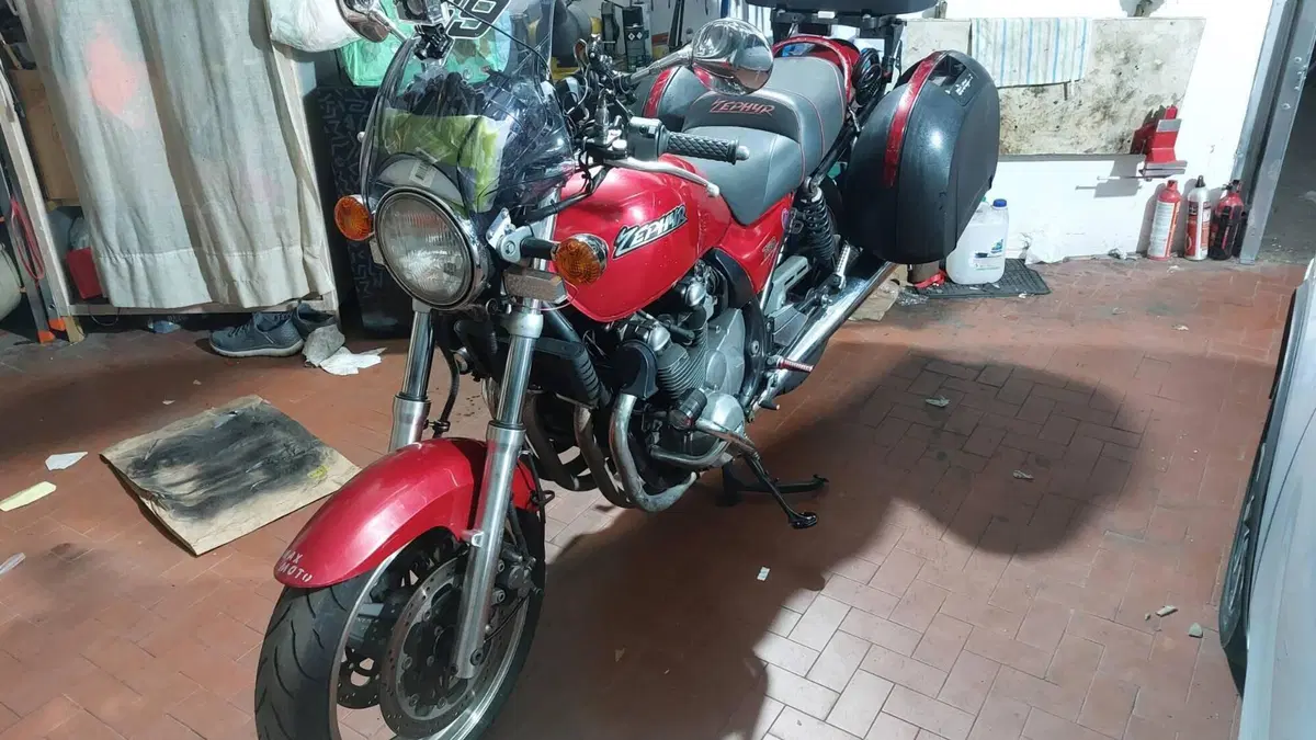 Kawasaki   (8)