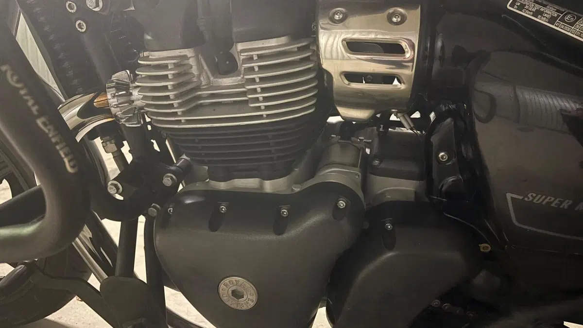 Royal Enfield Super Meteor 650 (2023 - 26)  (6)