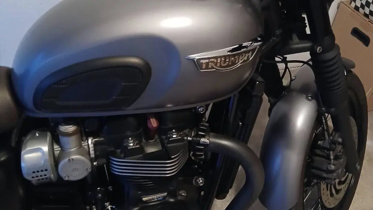 Triumph Bonneville T120 Black (2017 - 20)  (5)