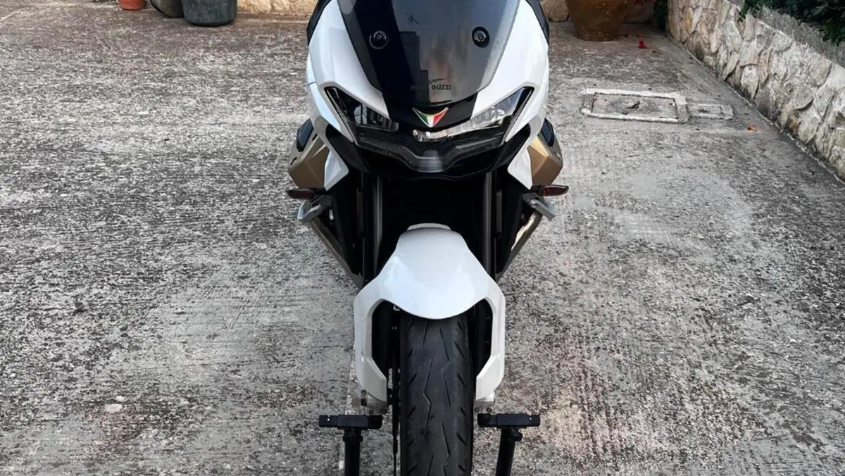 Moto Guzzi V100 Mandello (2022 - 24) 