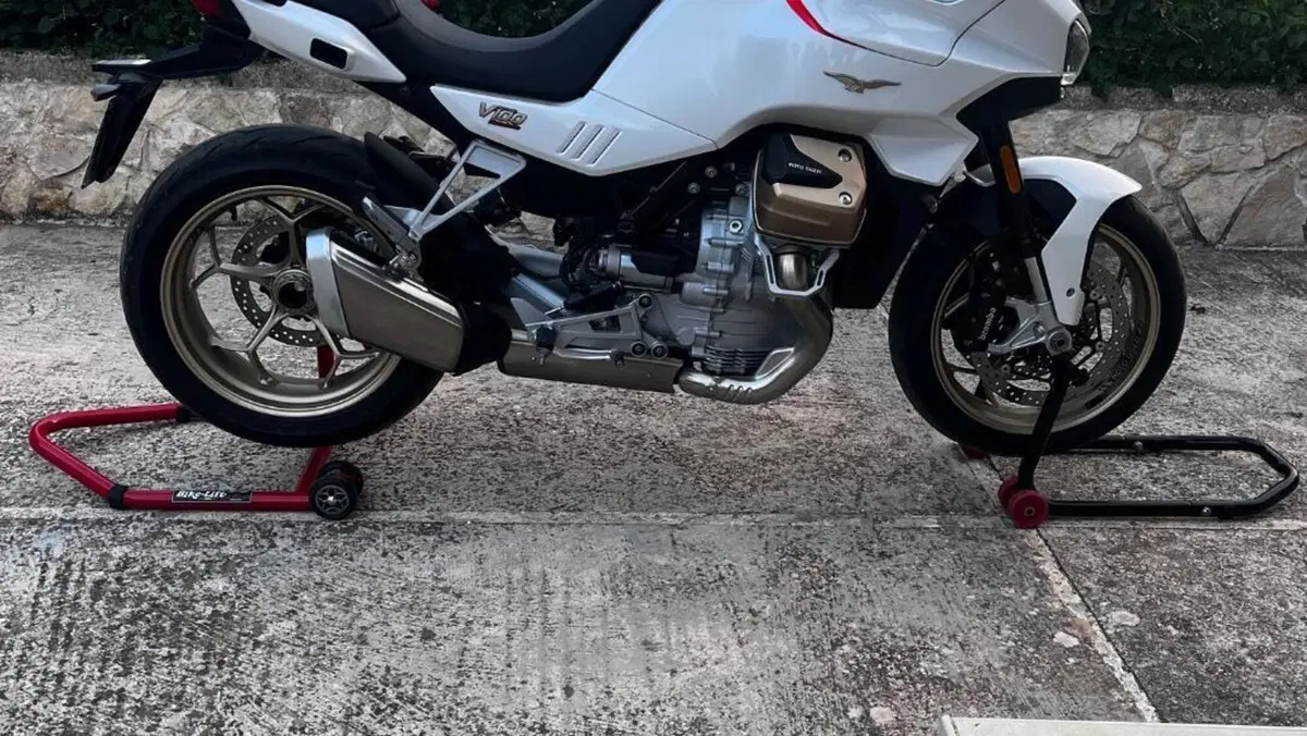 Moto Guzzi V100 Mandello (2022 - 24)  (2)