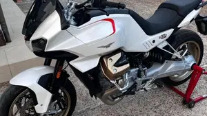 Moto Guzzi V100 Mandello (2022 - 24)  (3)
