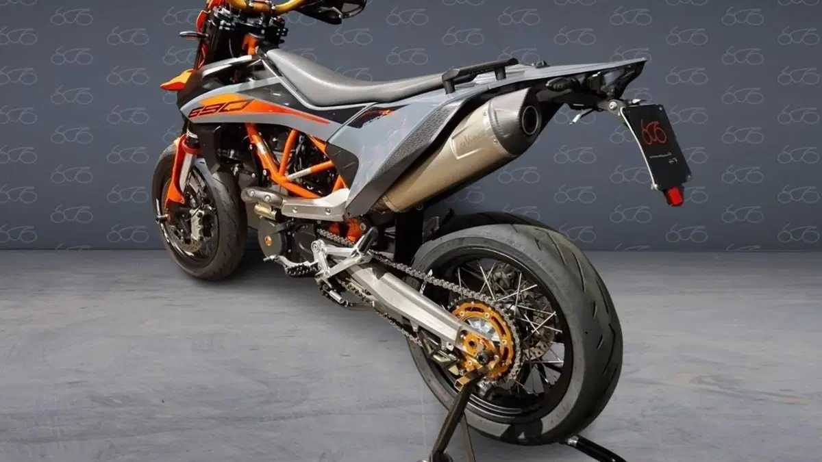 KTM 690 SMC R (2021 - 22)  (2)