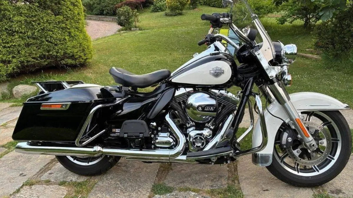 Harley-Davidson 1690 Road King (2013 - 16) - FLHR 