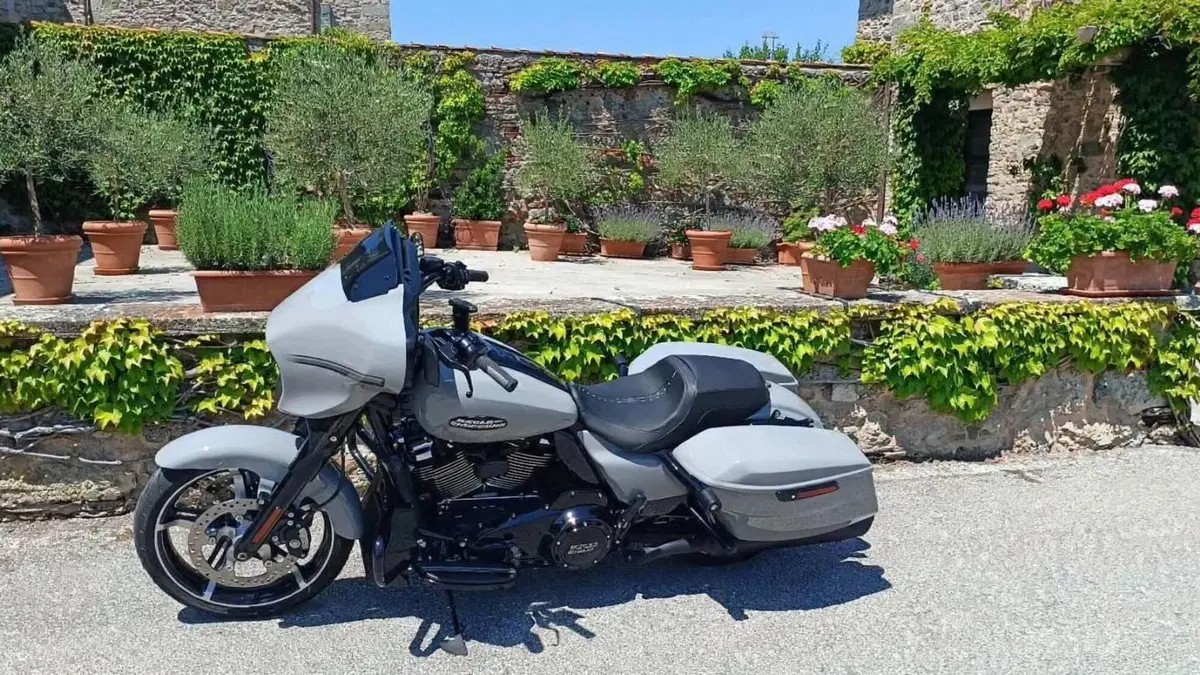 Harley-Davidson Street Glide (2024 - 26) 