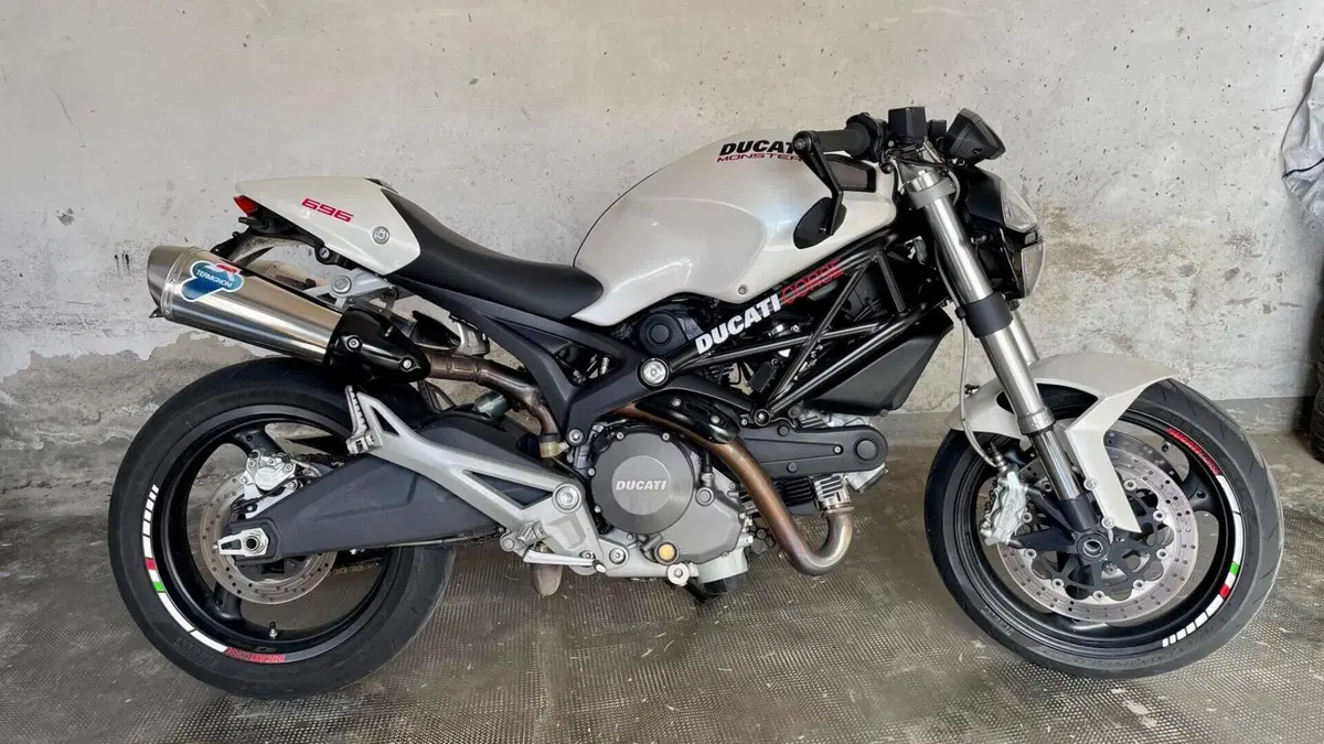 Ducati Monster 696 Plus (2007 - 14)  (3)
