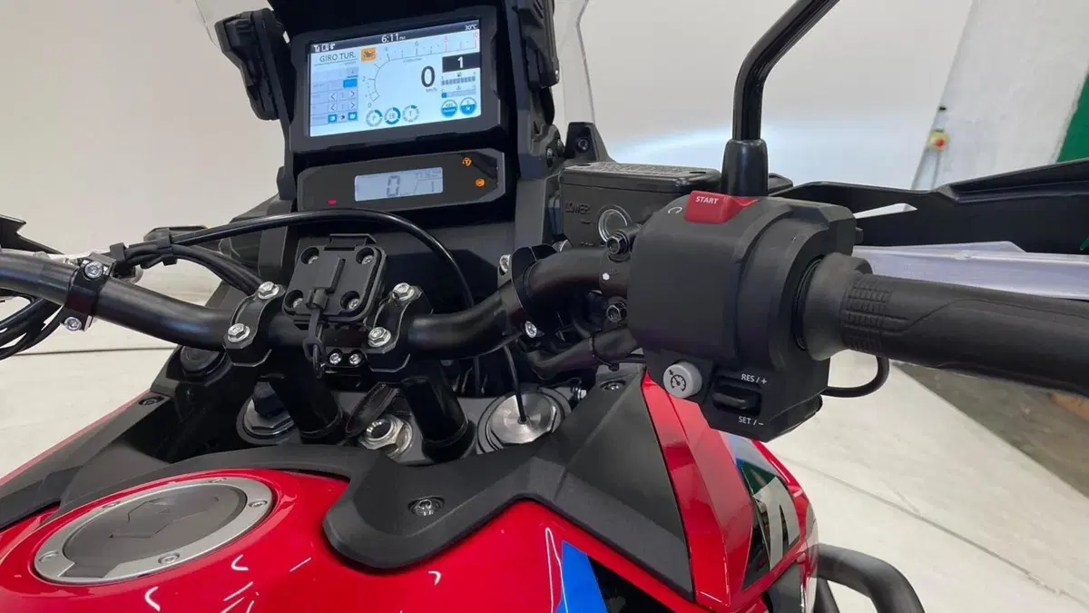 Honda Africa Twin CRF 1100L ES (2024 - 26)  (4)