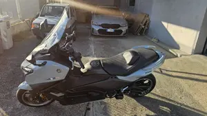 Yamaha T-Max 560 Tech Max (2025 - 26)  (5)